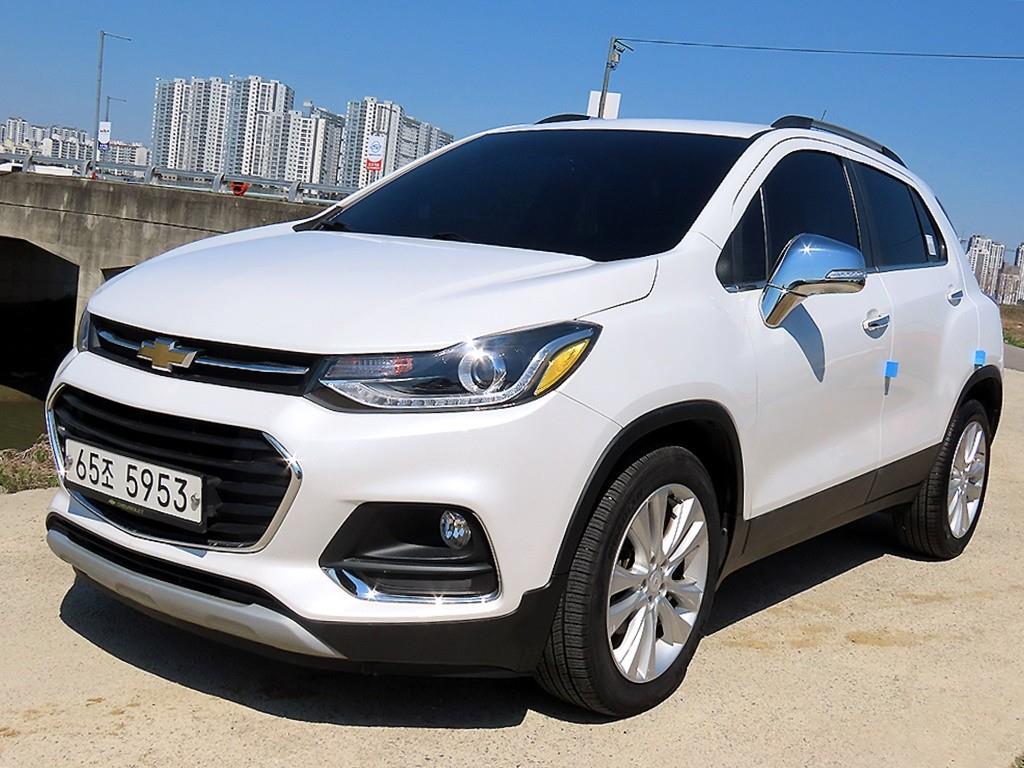 CHEVROLET TRAX photo 2