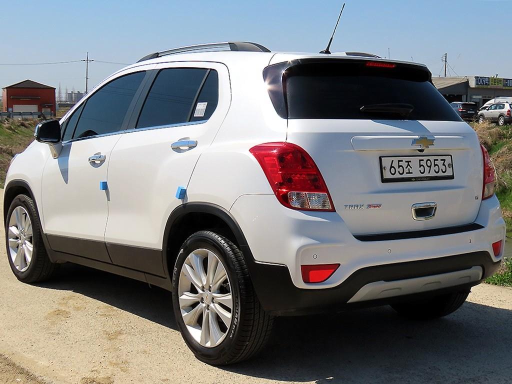 CHEVROLET TRAX photo 3