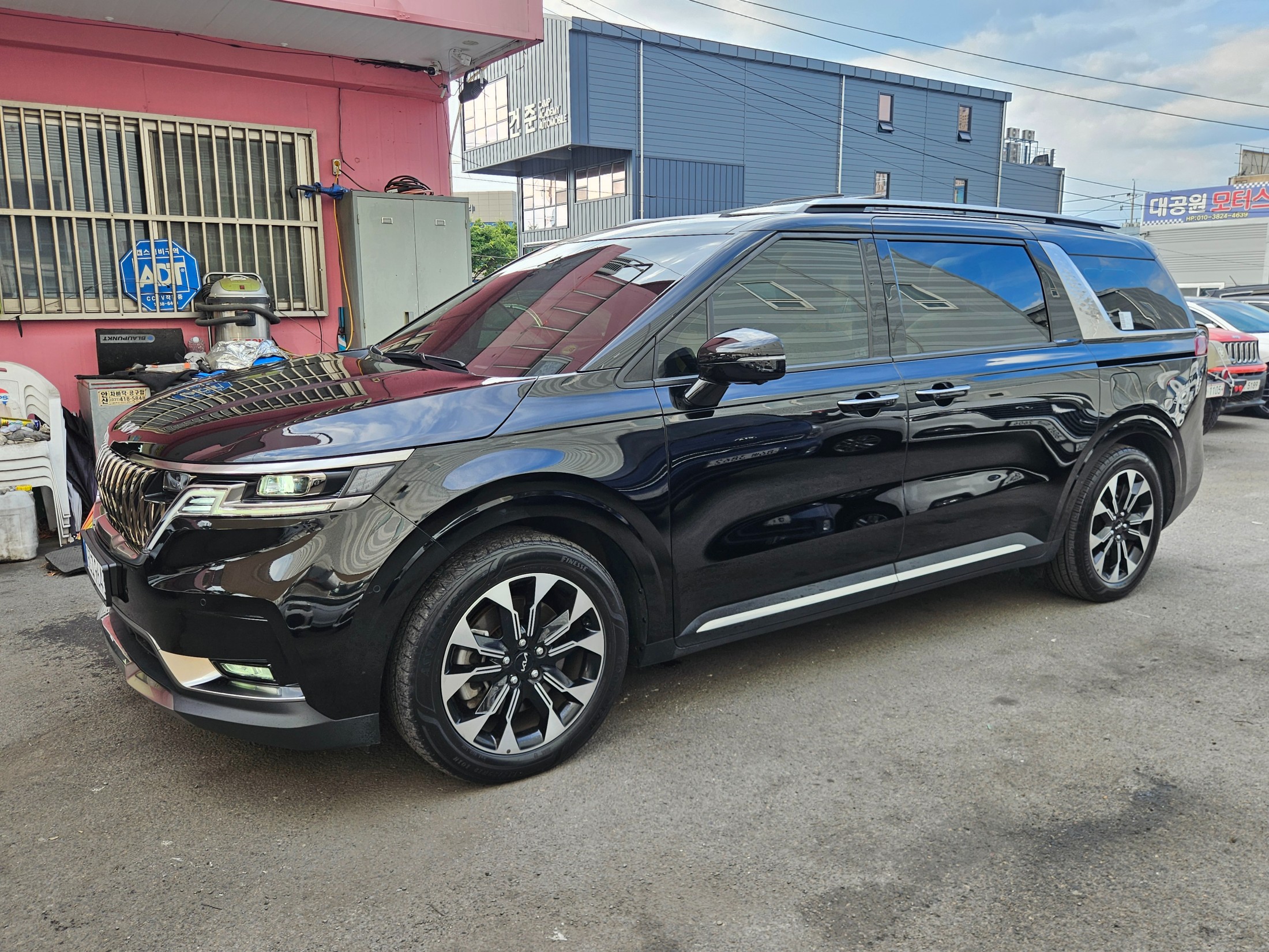 KIA CARNIVAL photo 3