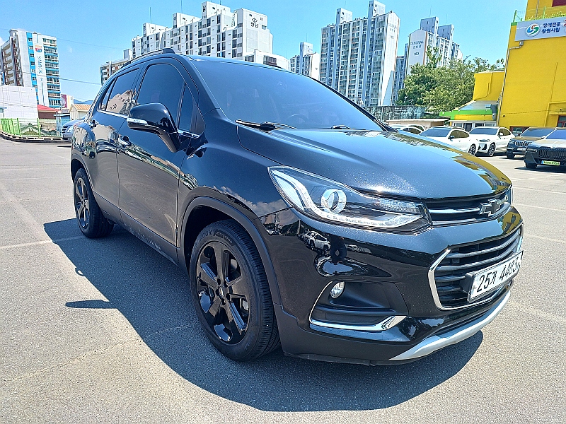 CHEVROLET TRAX photo 2