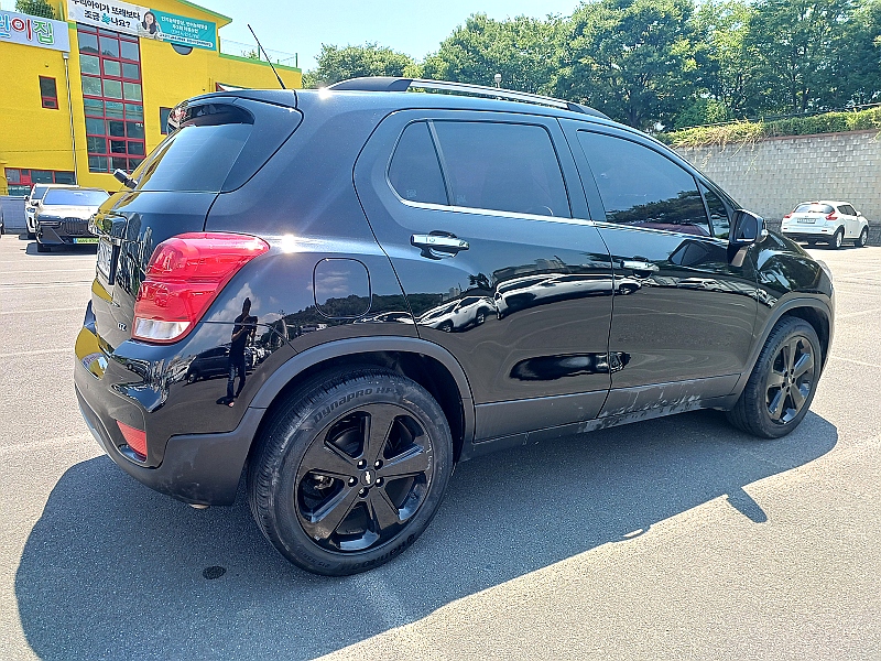 CHEVROLET TRAX photo 3