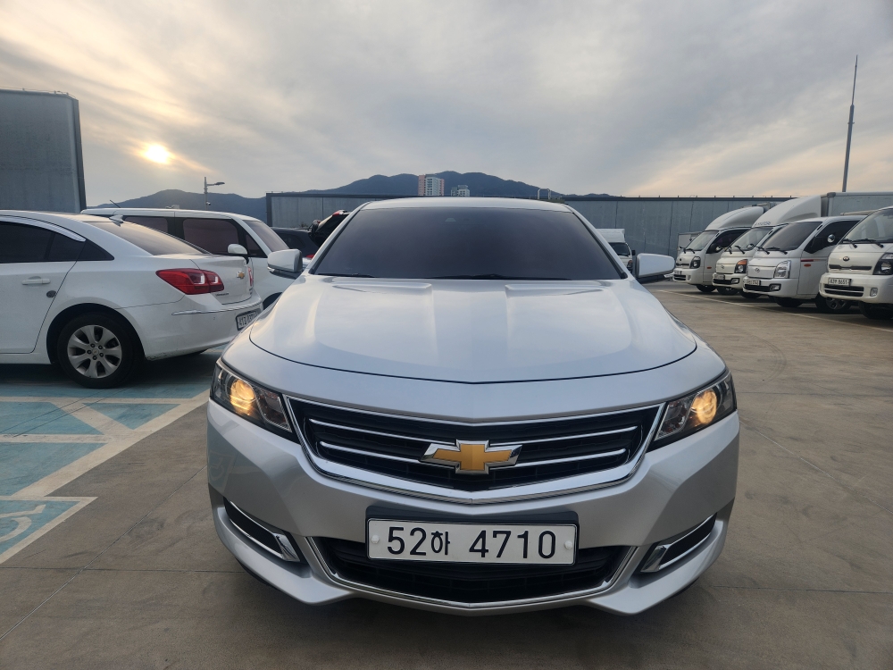 CHEVROLET IMPALA photo 2