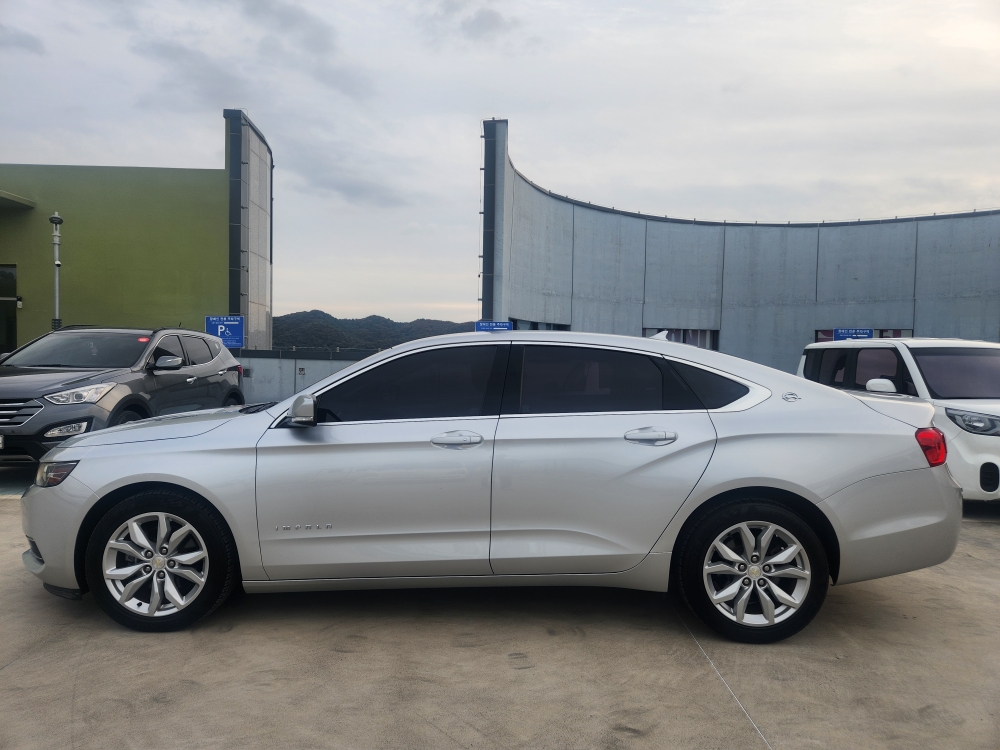 CHEVROLET IMPALA photo 3