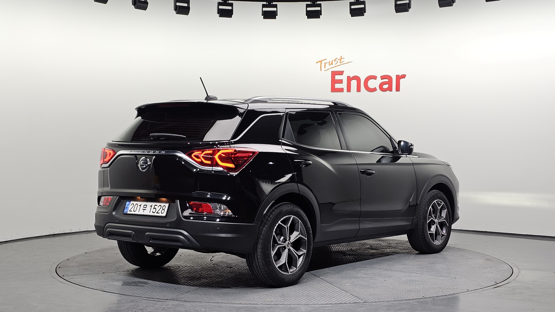 SSANGYONG KORANDO photo 2