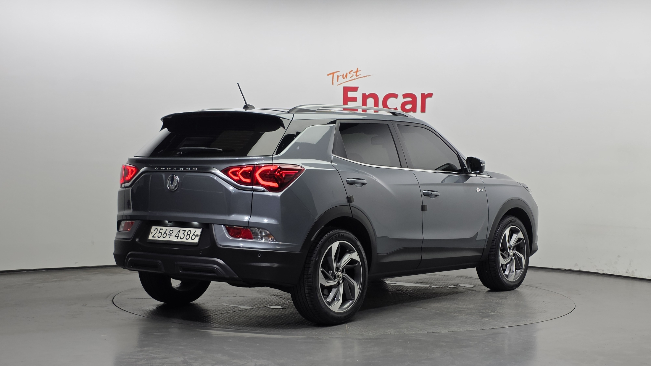 SSANGYONG KORANDO photo 2