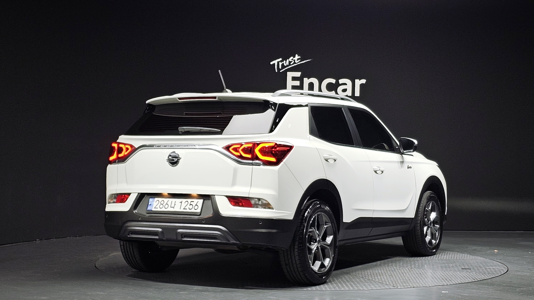 SSANGYONG KORANDO photo 2