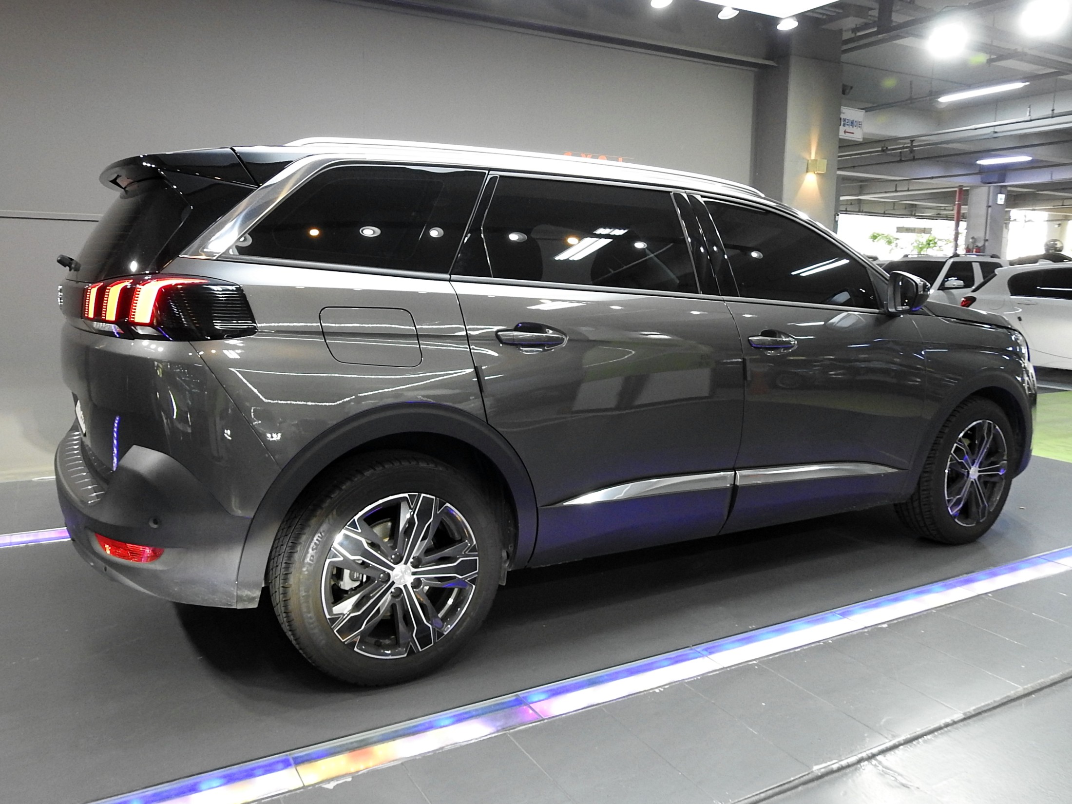 PEUGEOT 5008 photo 3