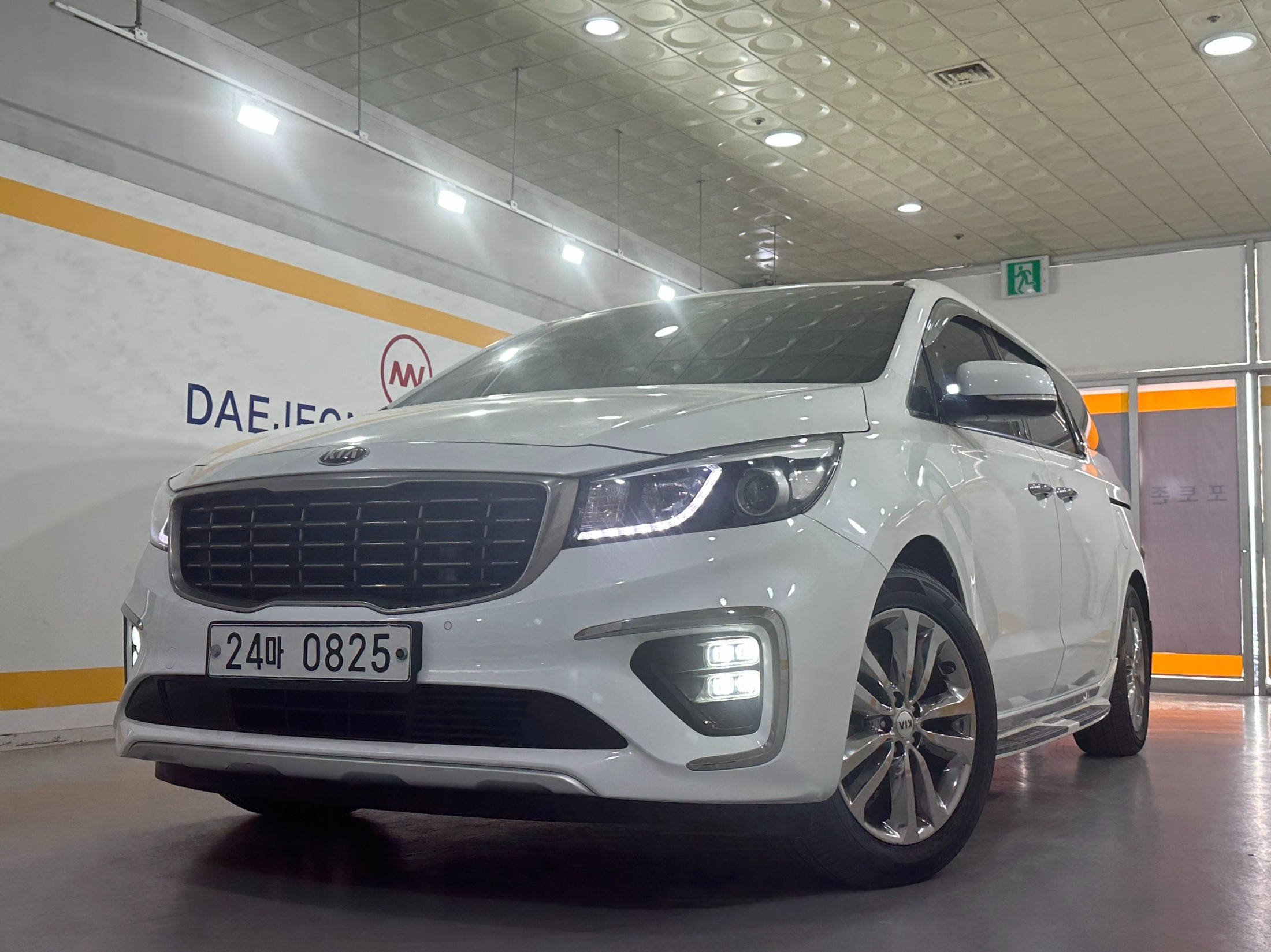 KIA CARNIVAL photo 3