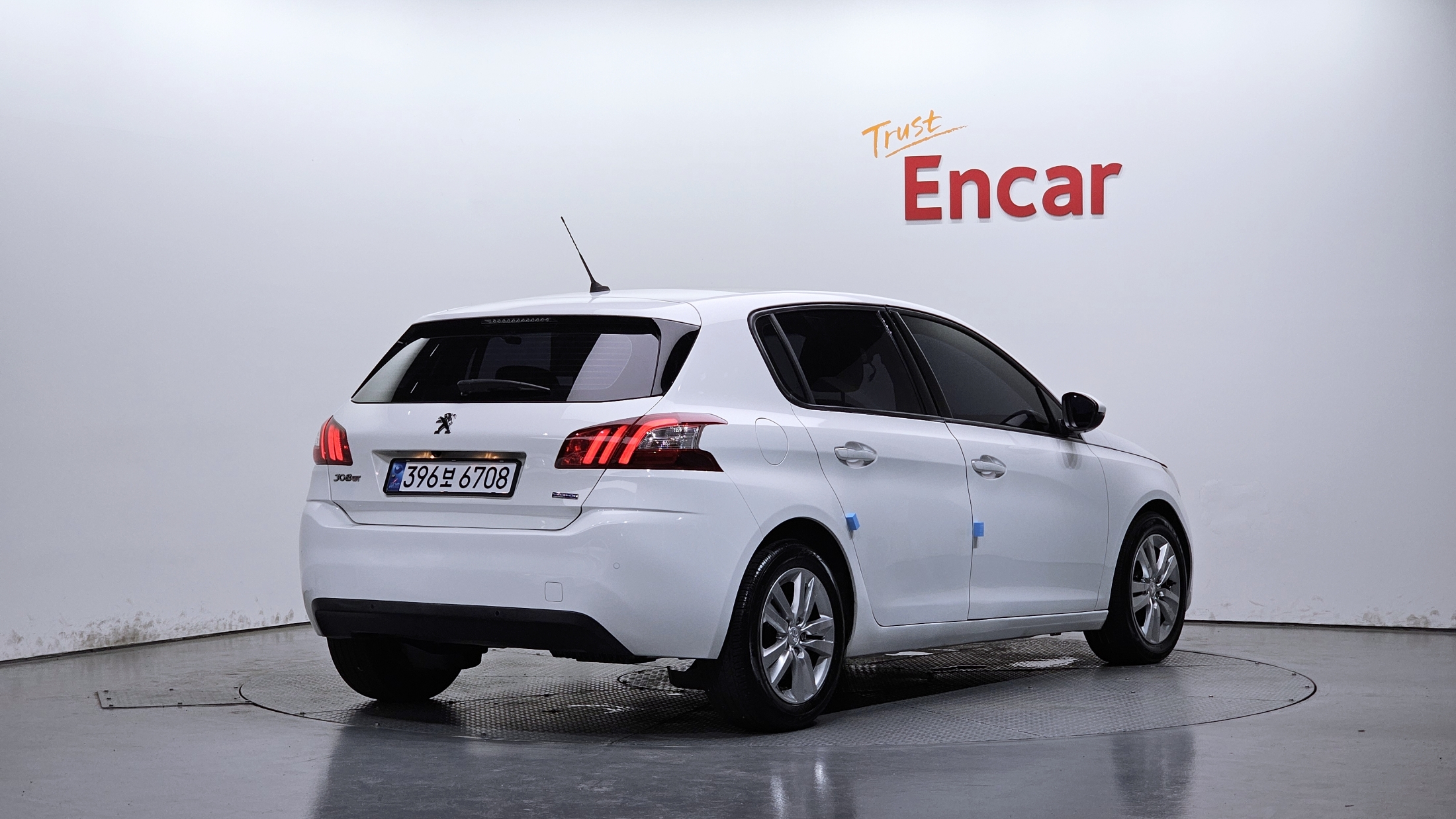 PEUGEOT 308 photo 2