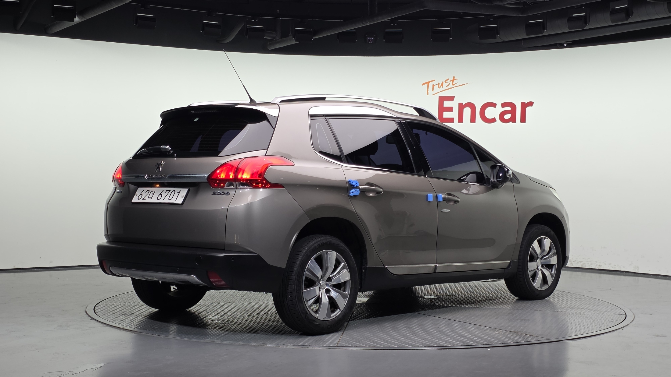 PEUGEOT 2008 photo 2