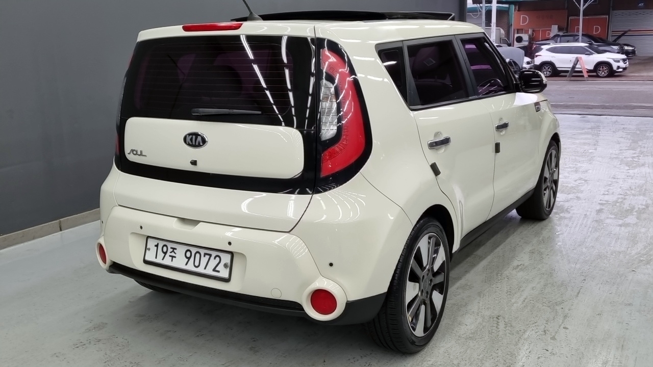 KIA SOUL photo 2
