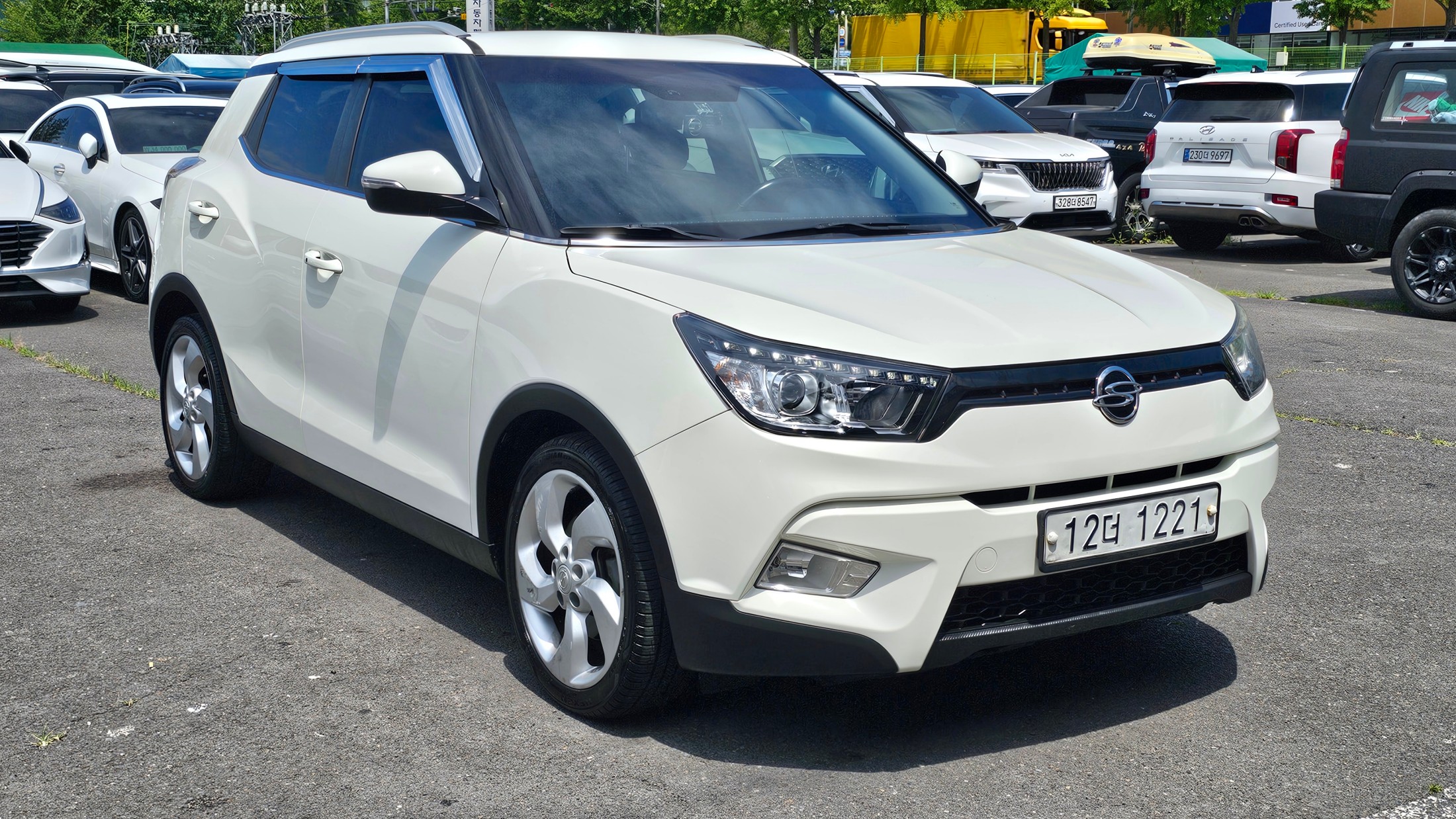 SSANGYONG TIVOLI photo 2