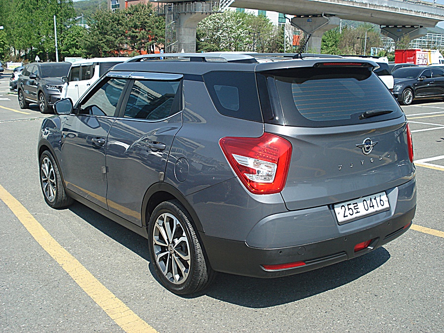SSANGYONG TIVOLI photo 3