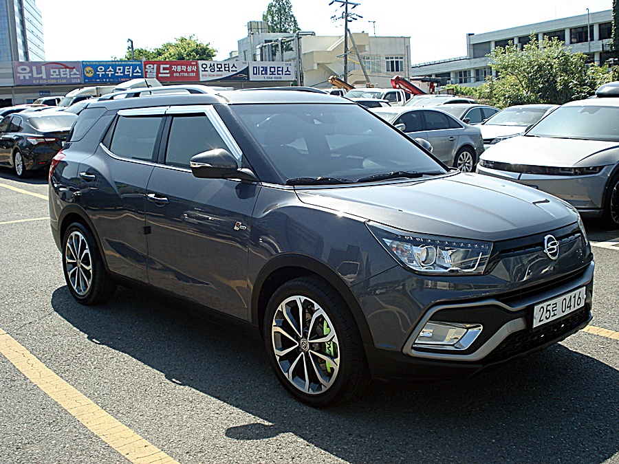 SSANGYONG TIVOLI photo 2