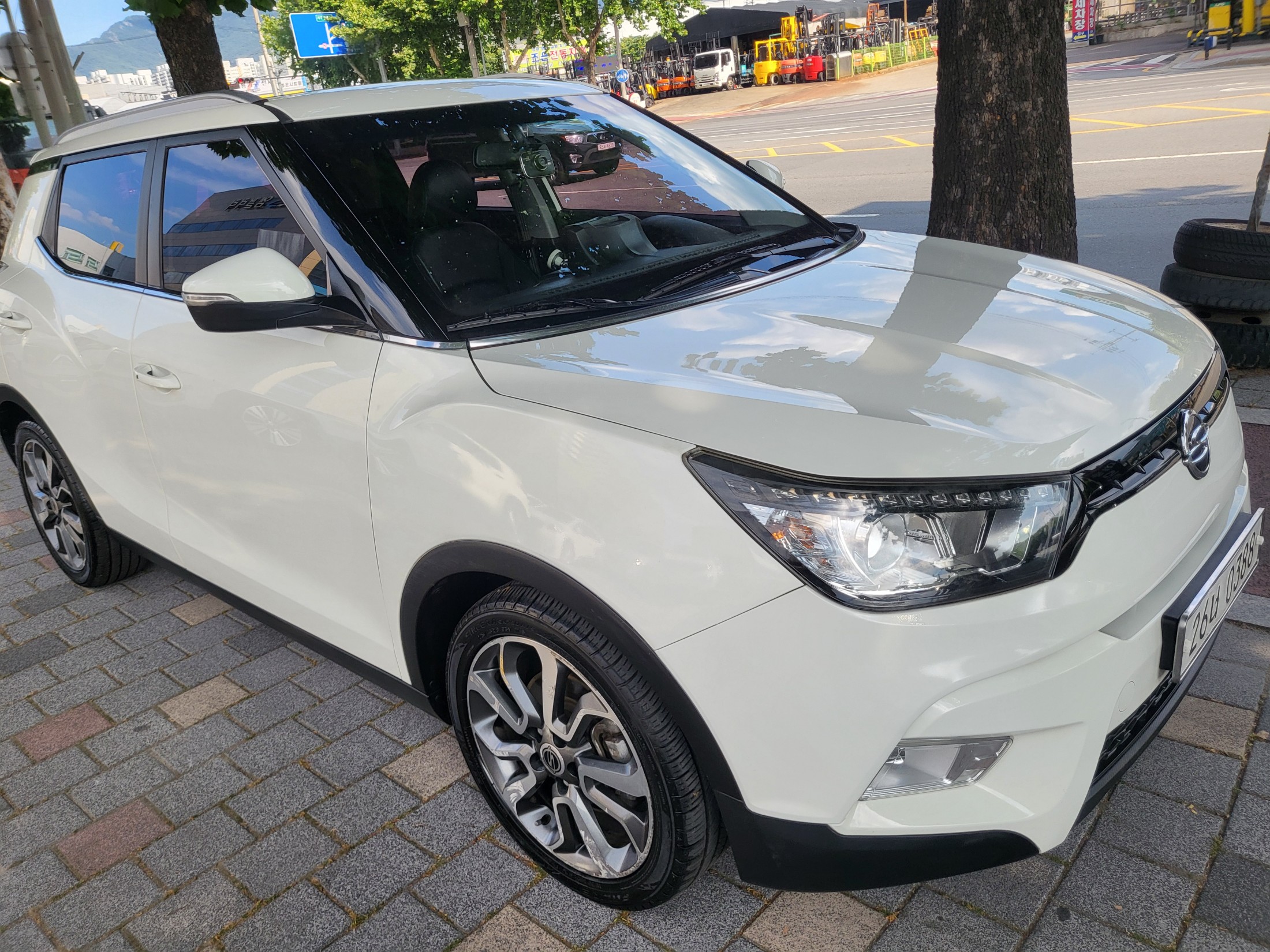 SSANGYONG TIVOLI photo 2
