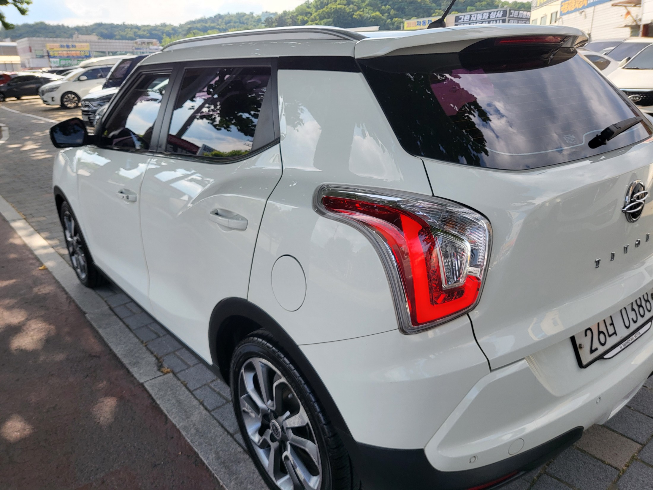 SSANGYONG TIVOLI photo 3