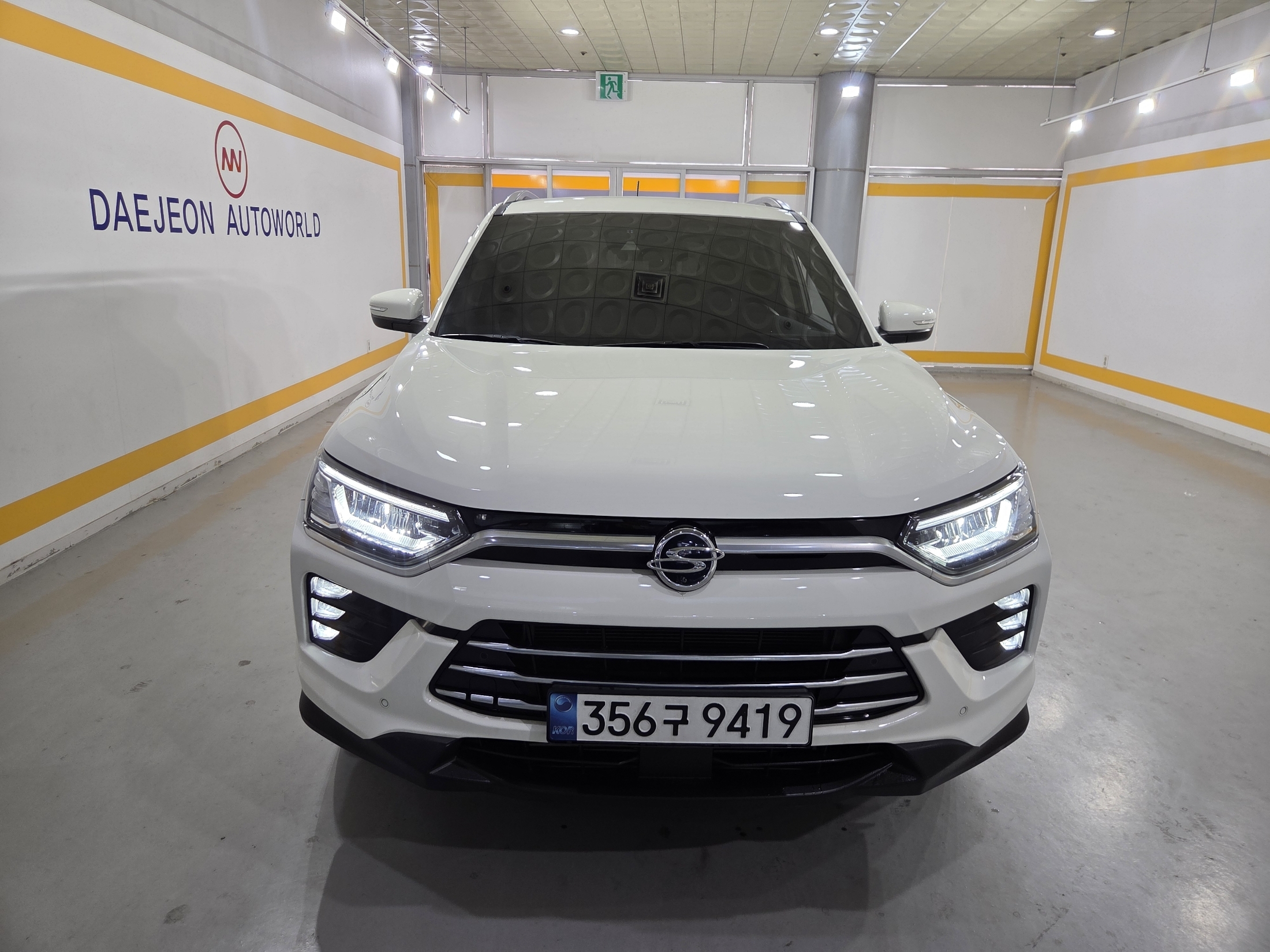SSANGYONG KORANDO photo 2