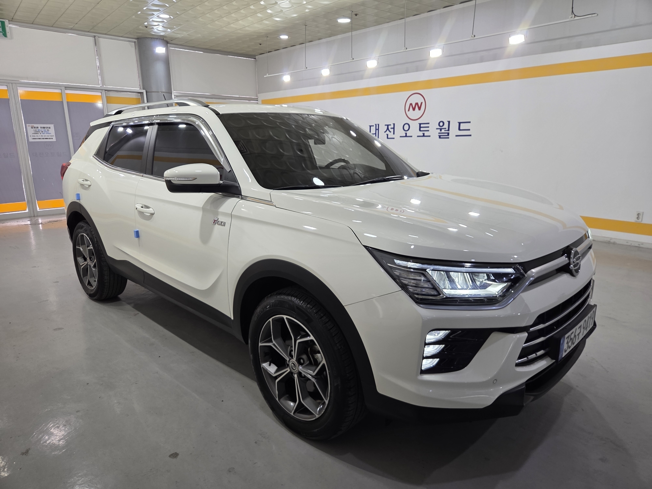 SSANGYONG KORANDO photo 3