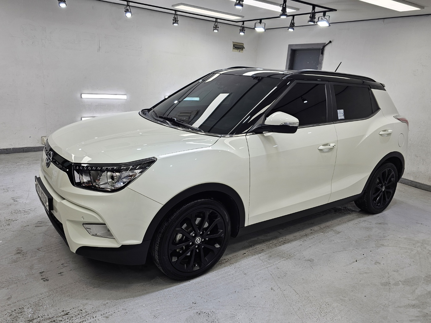 SSANGYONG TIVOLI photo 3