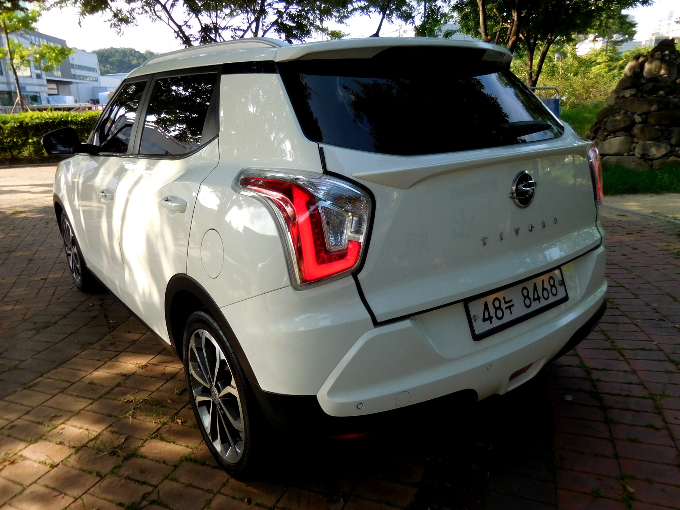 SSANGYONG TIVOLI photo 2