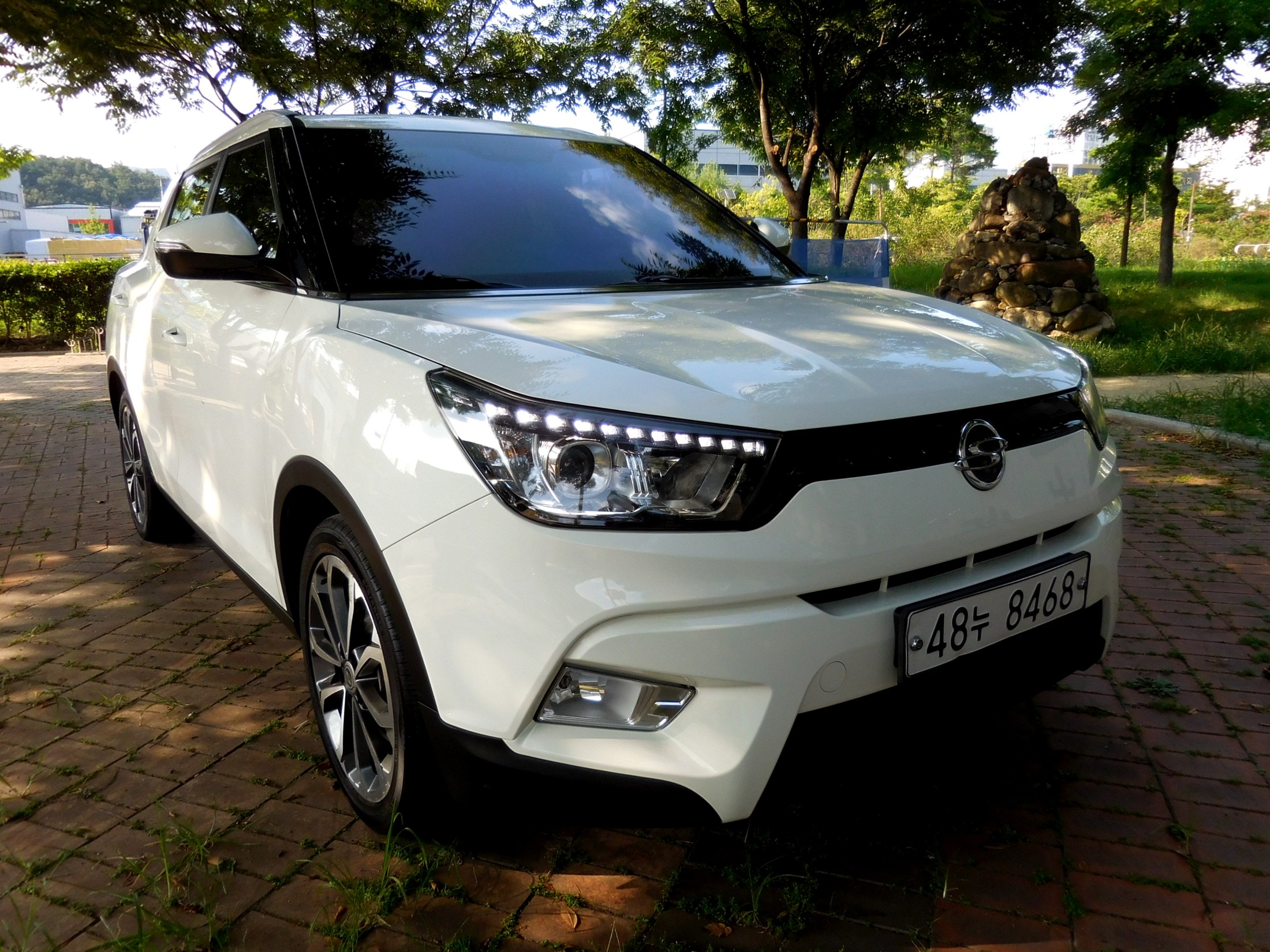 SSANGYONG TIVOLI photo 3