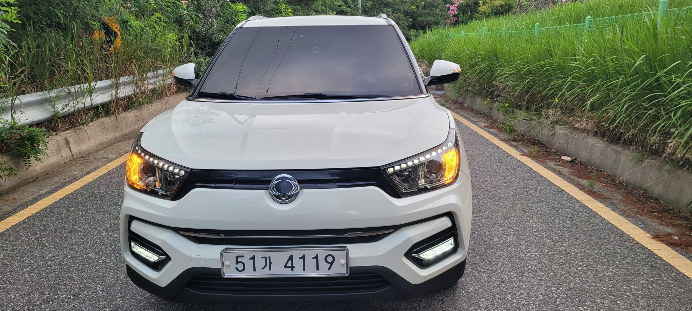 Mazda Bongo front view