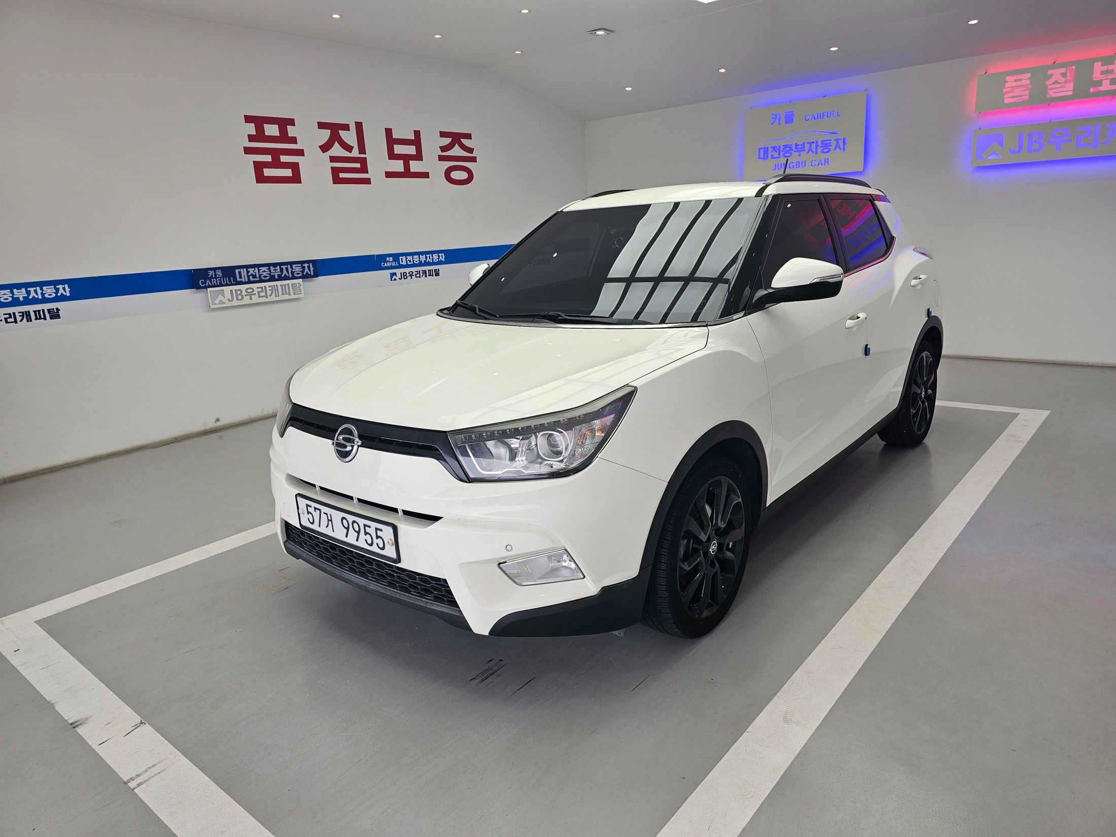 SSANGYONG TIVOLI photo 2