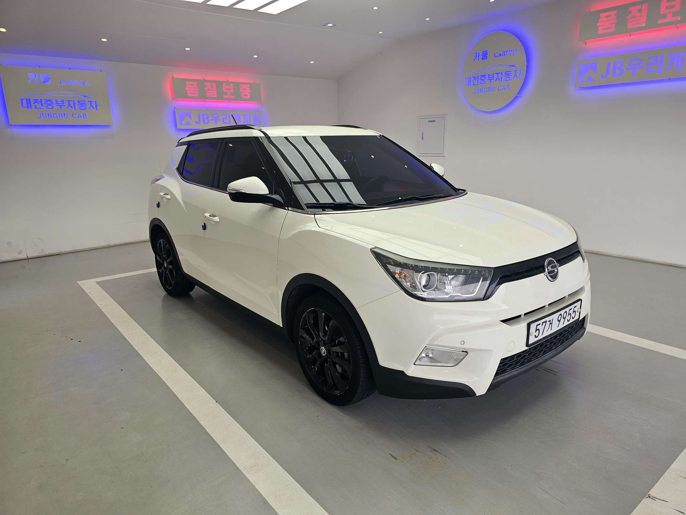 SSANGYONG TIVOLI photo 3