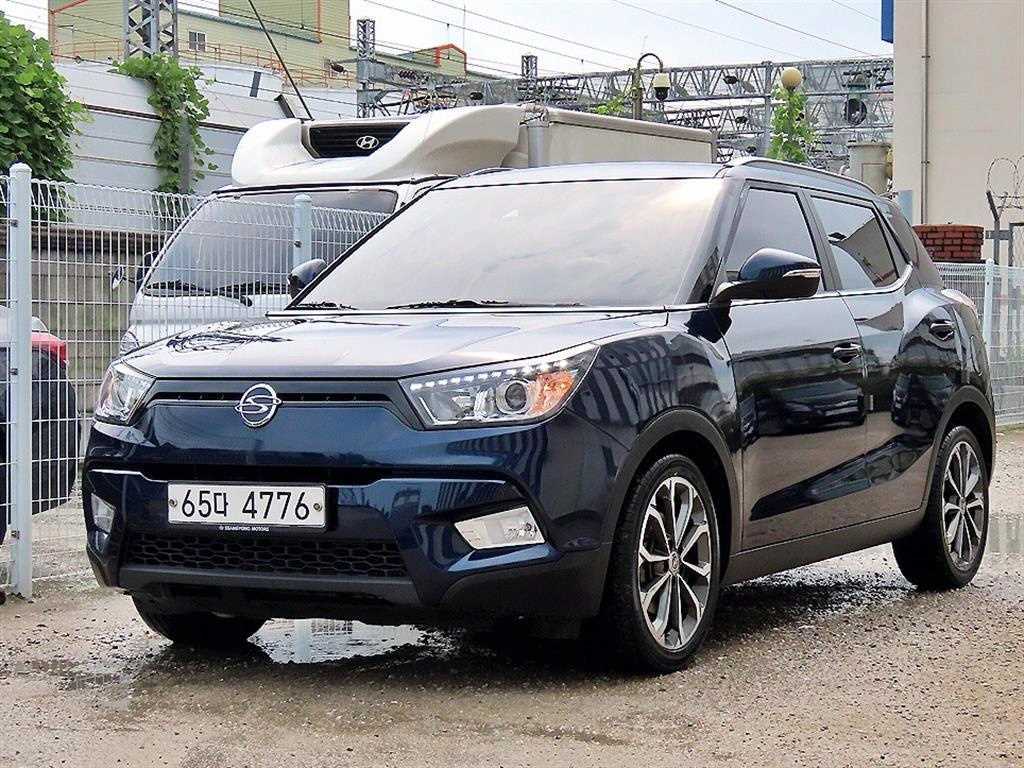 SSANGYONG TIVOLI photo 2