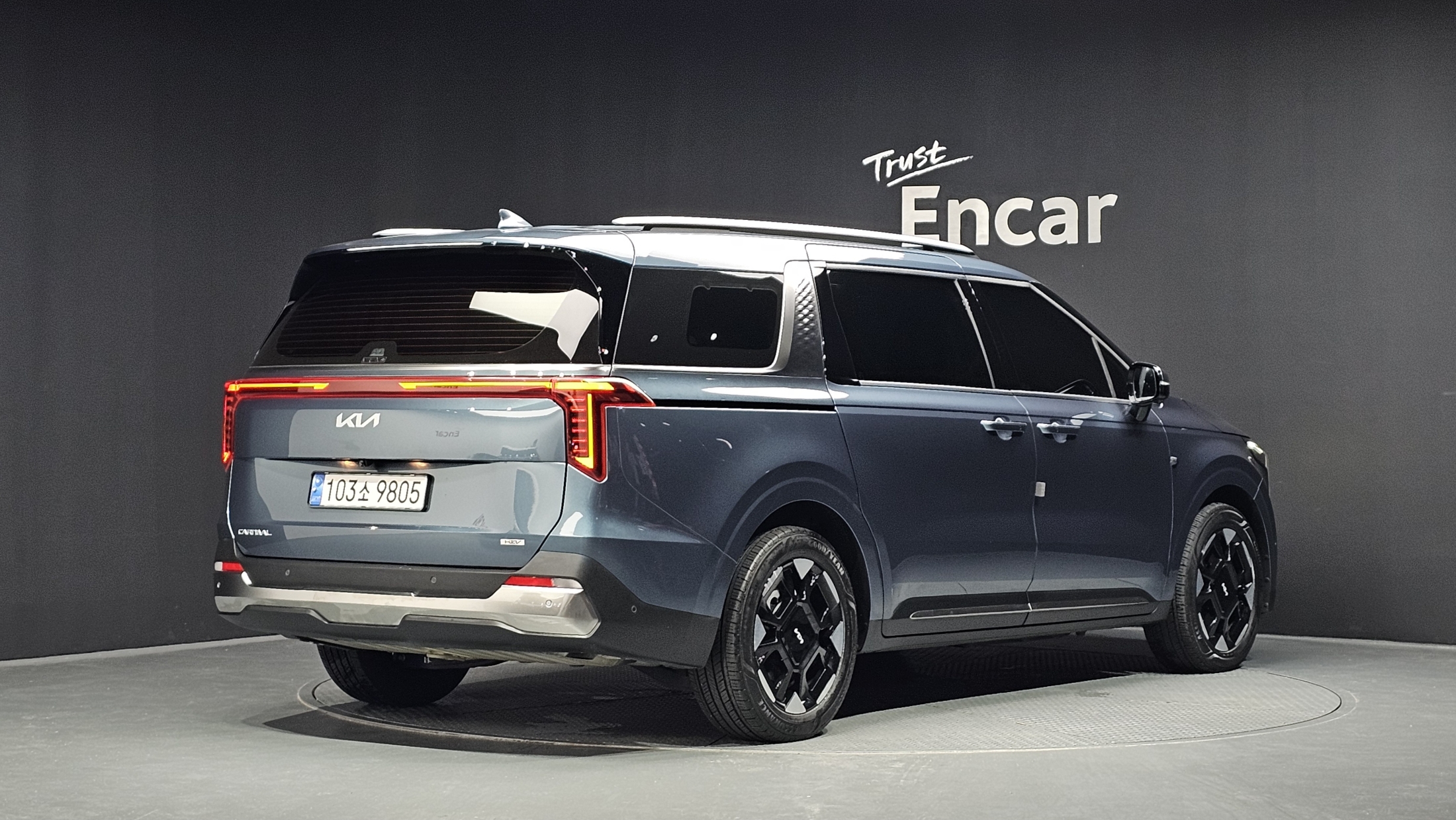 KIA CARNIVAL photo 2