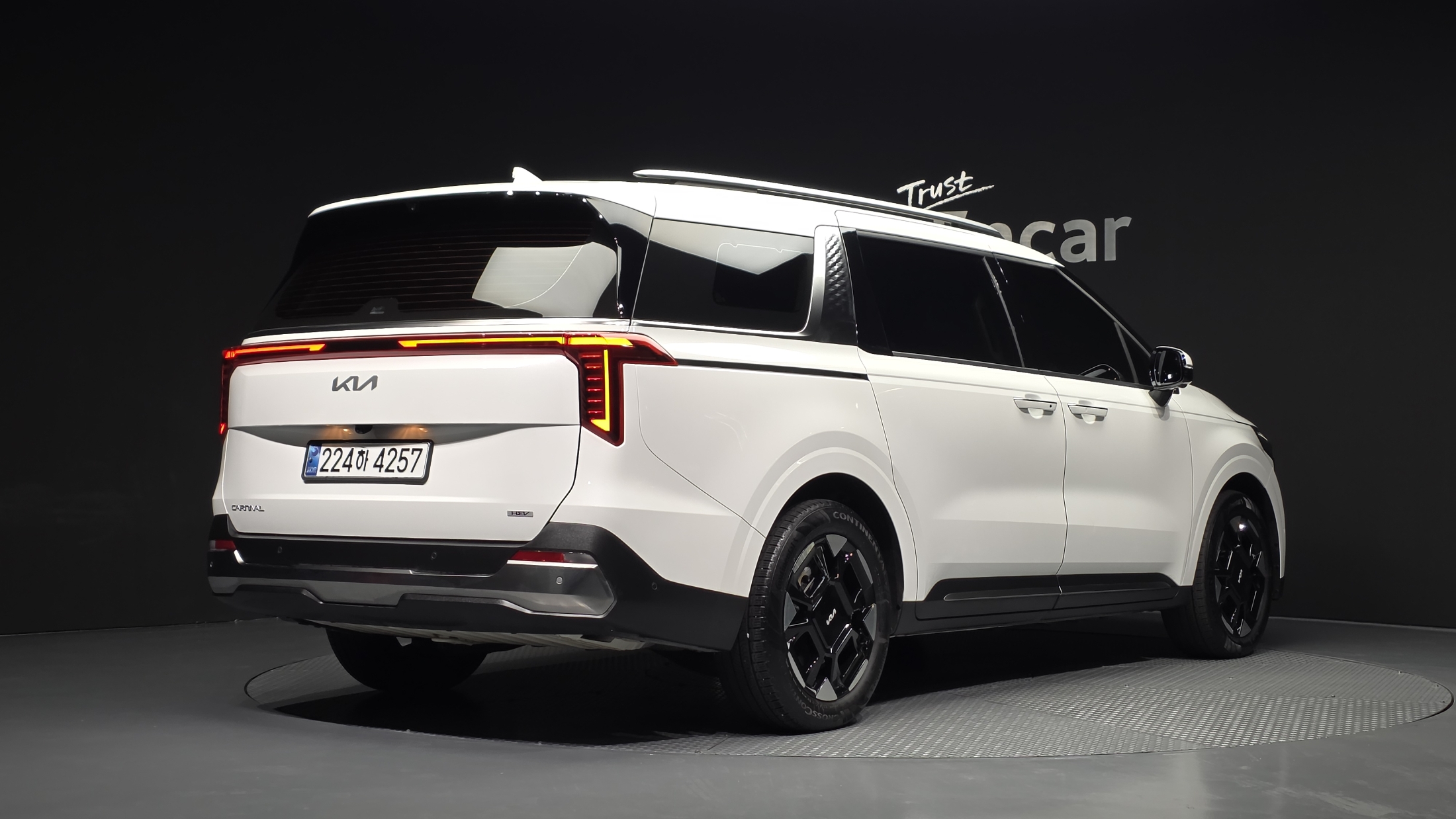 KIA CARNIVAL photo 2