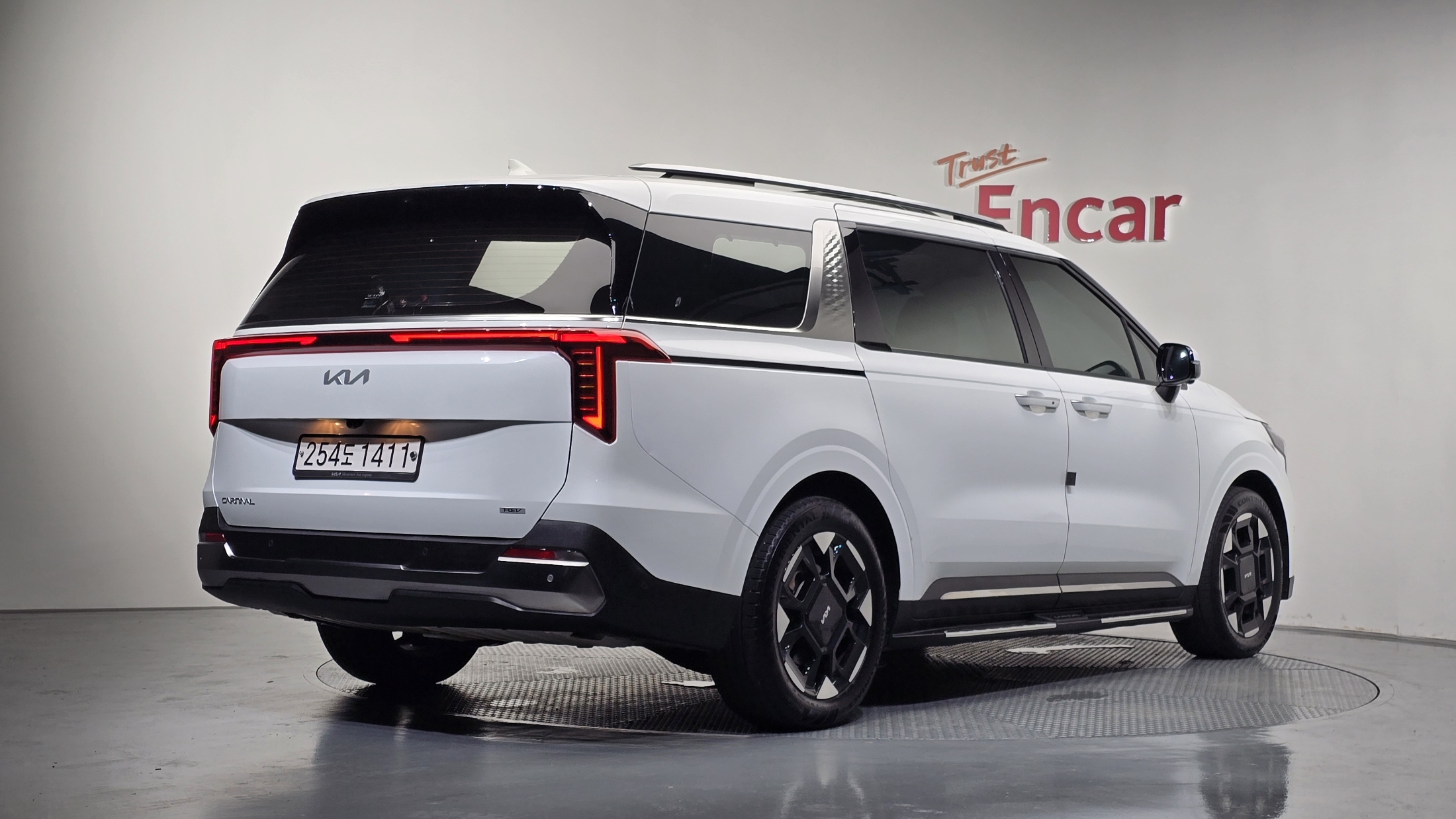 KIA CARNIVAL photo 2