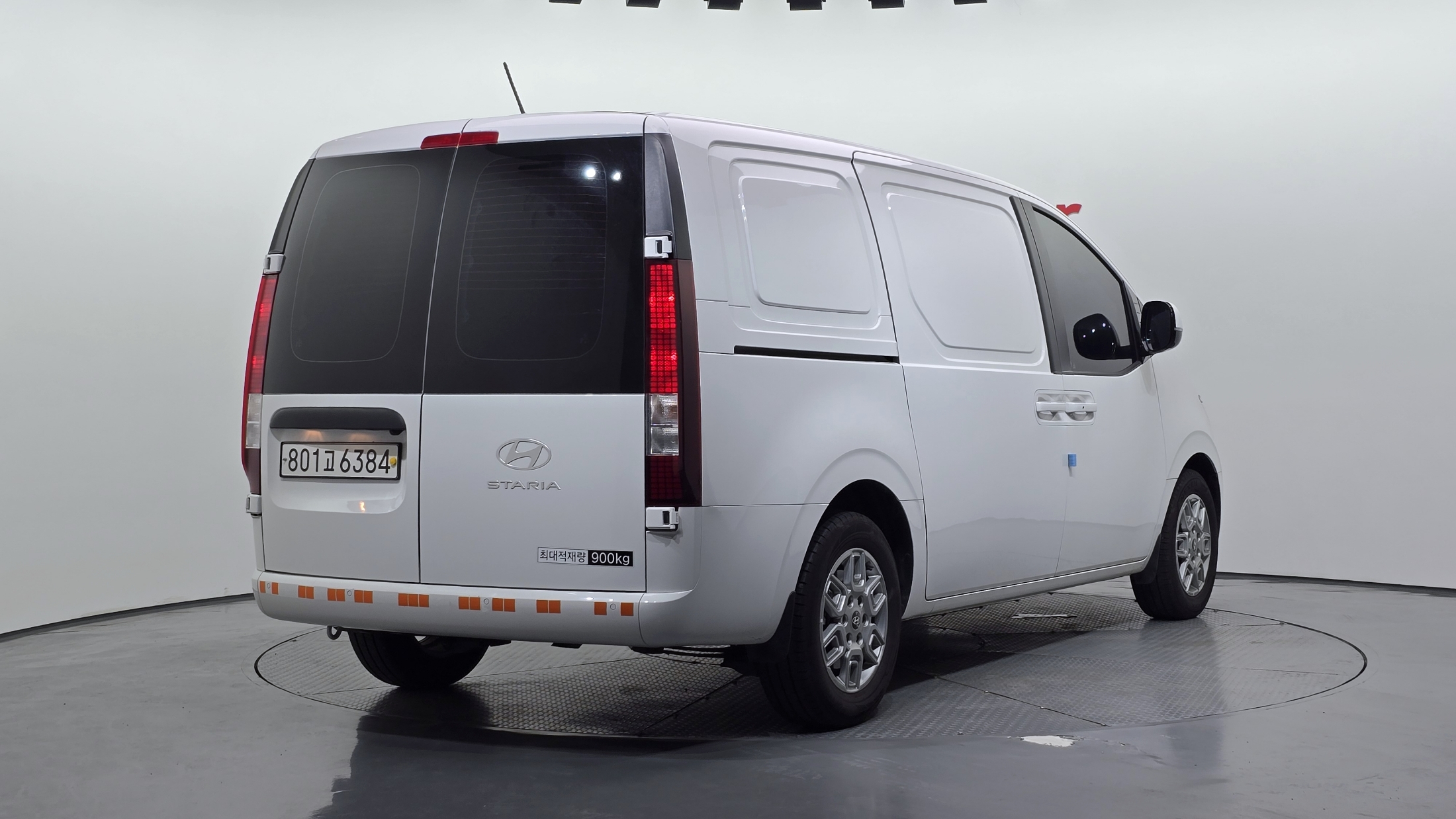 Mazda Bongo front view