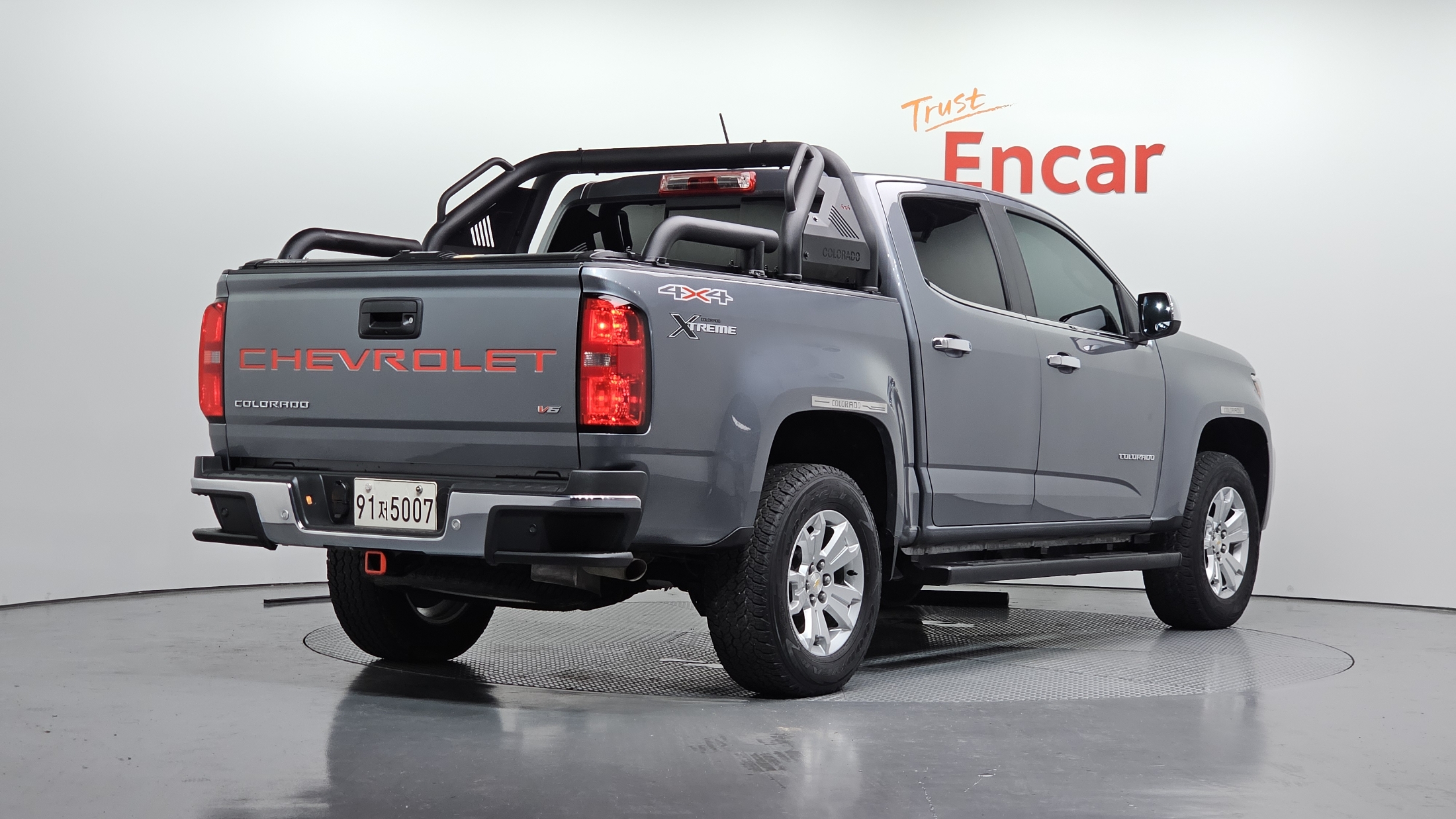 CHEVROLET COLORADO photo 2