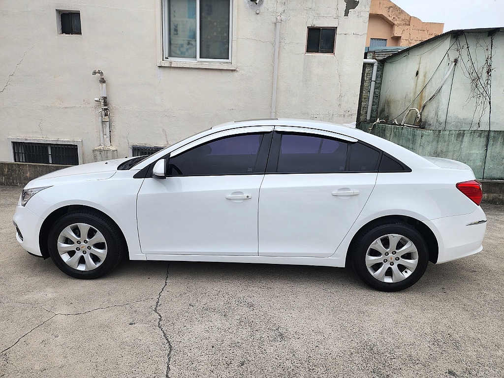 CHEVROLET CRUZE photo 3