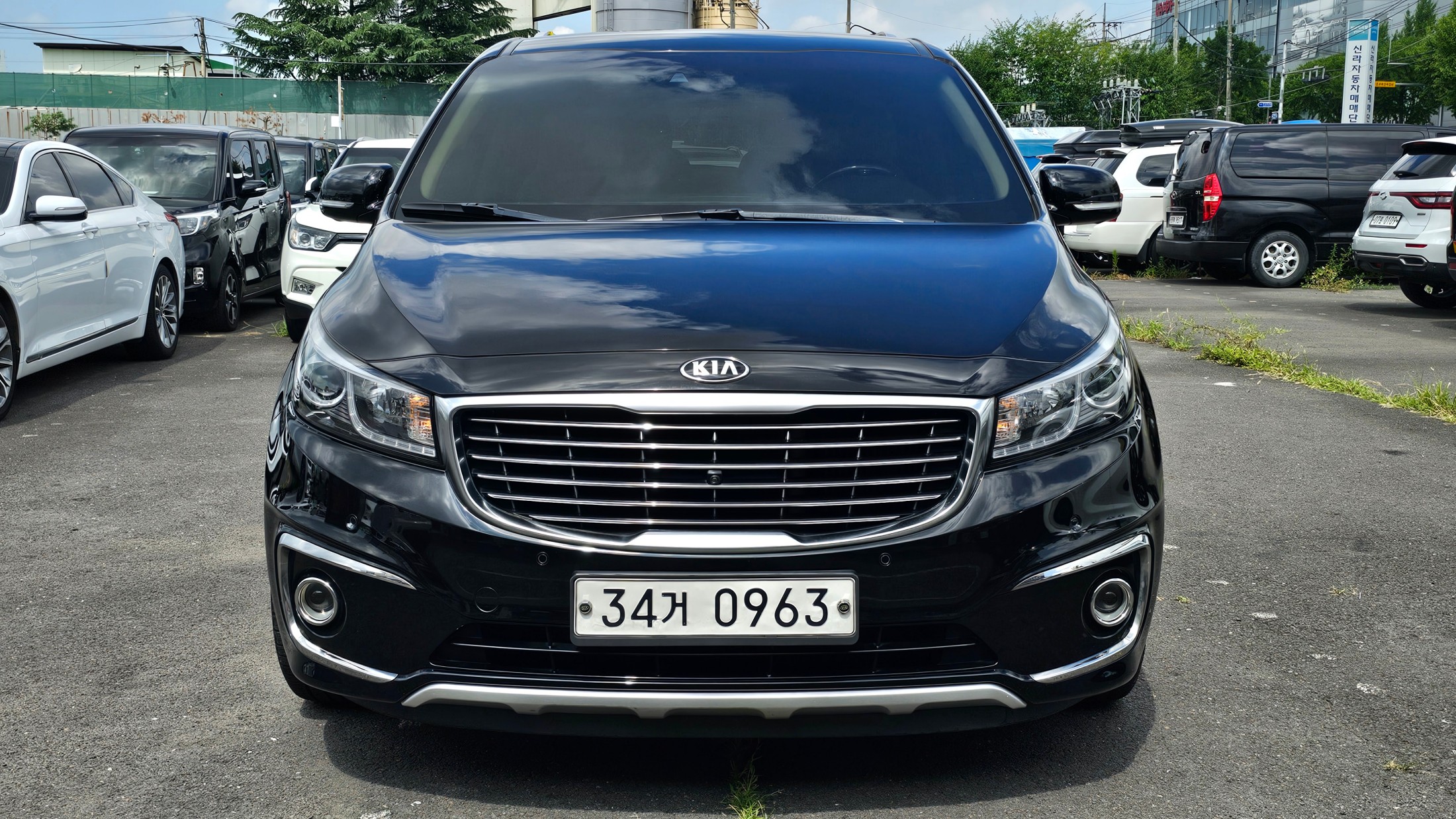 KIA CARNIVAL photo 2