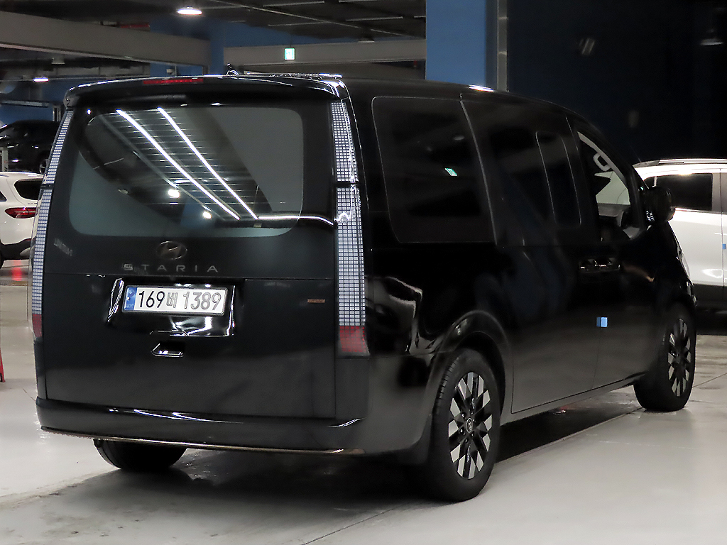 Mazda Bongo front view
