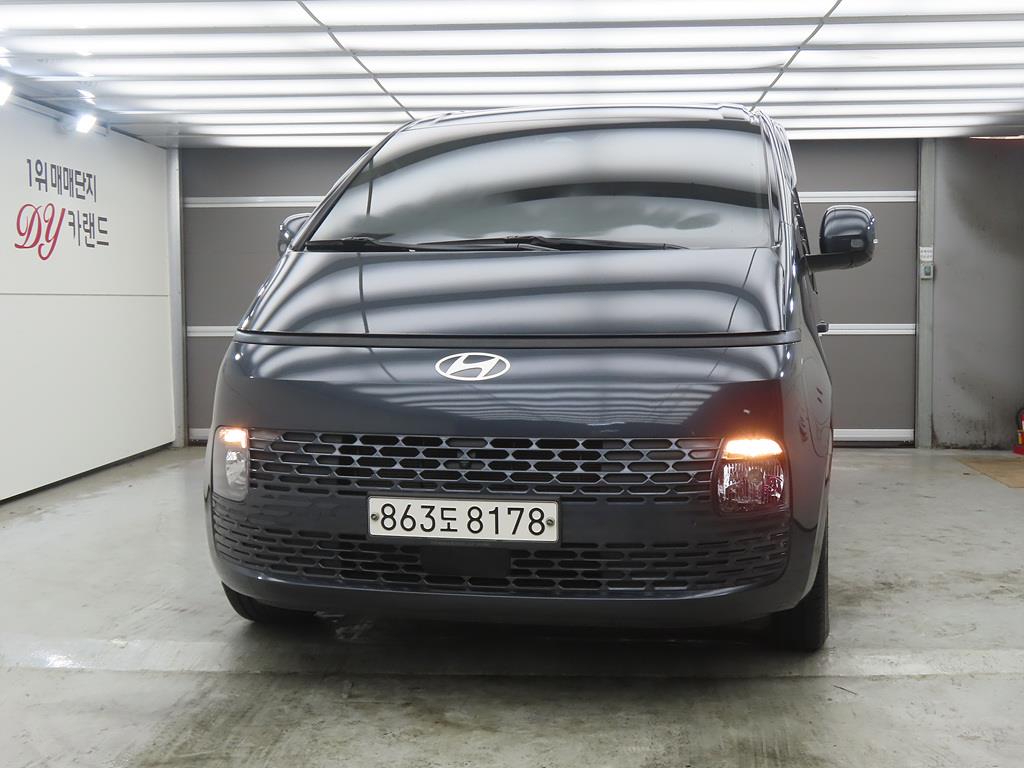 Mazda Bongo front view