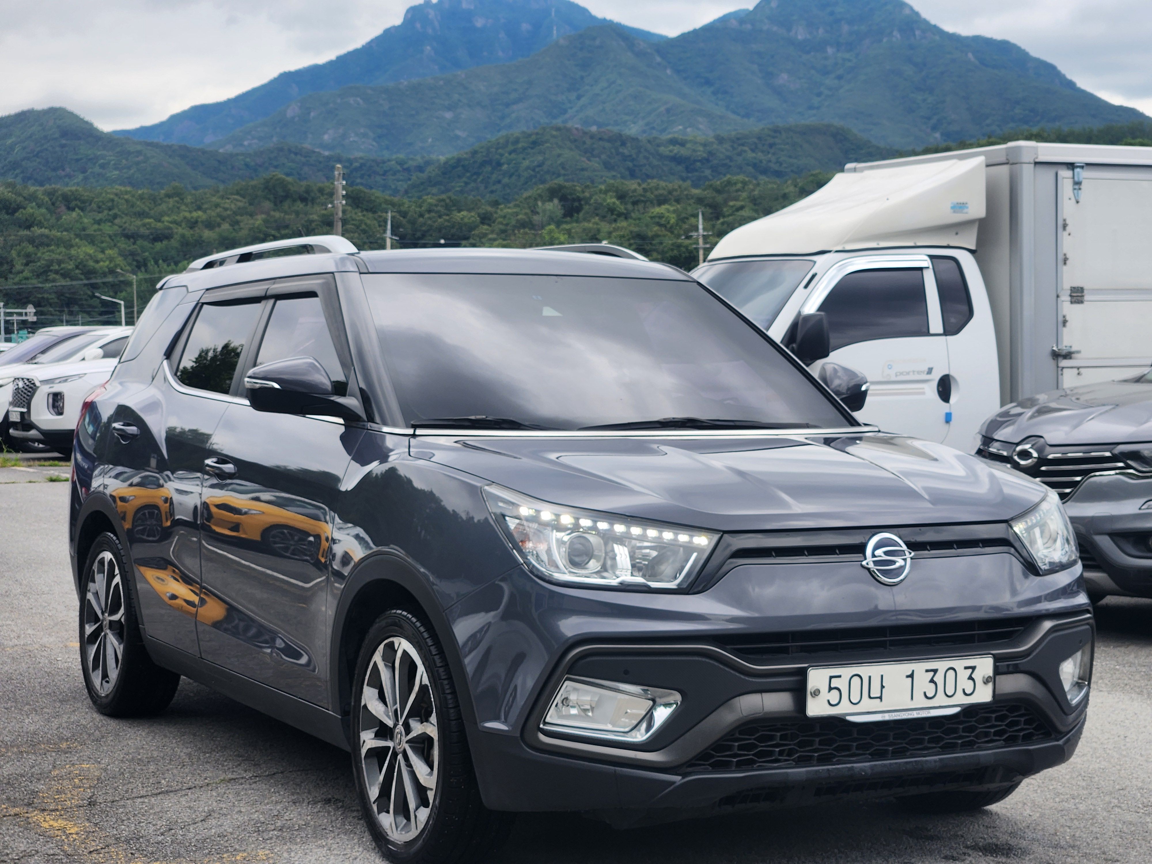 SSANGYONG TIVOLI photo 2