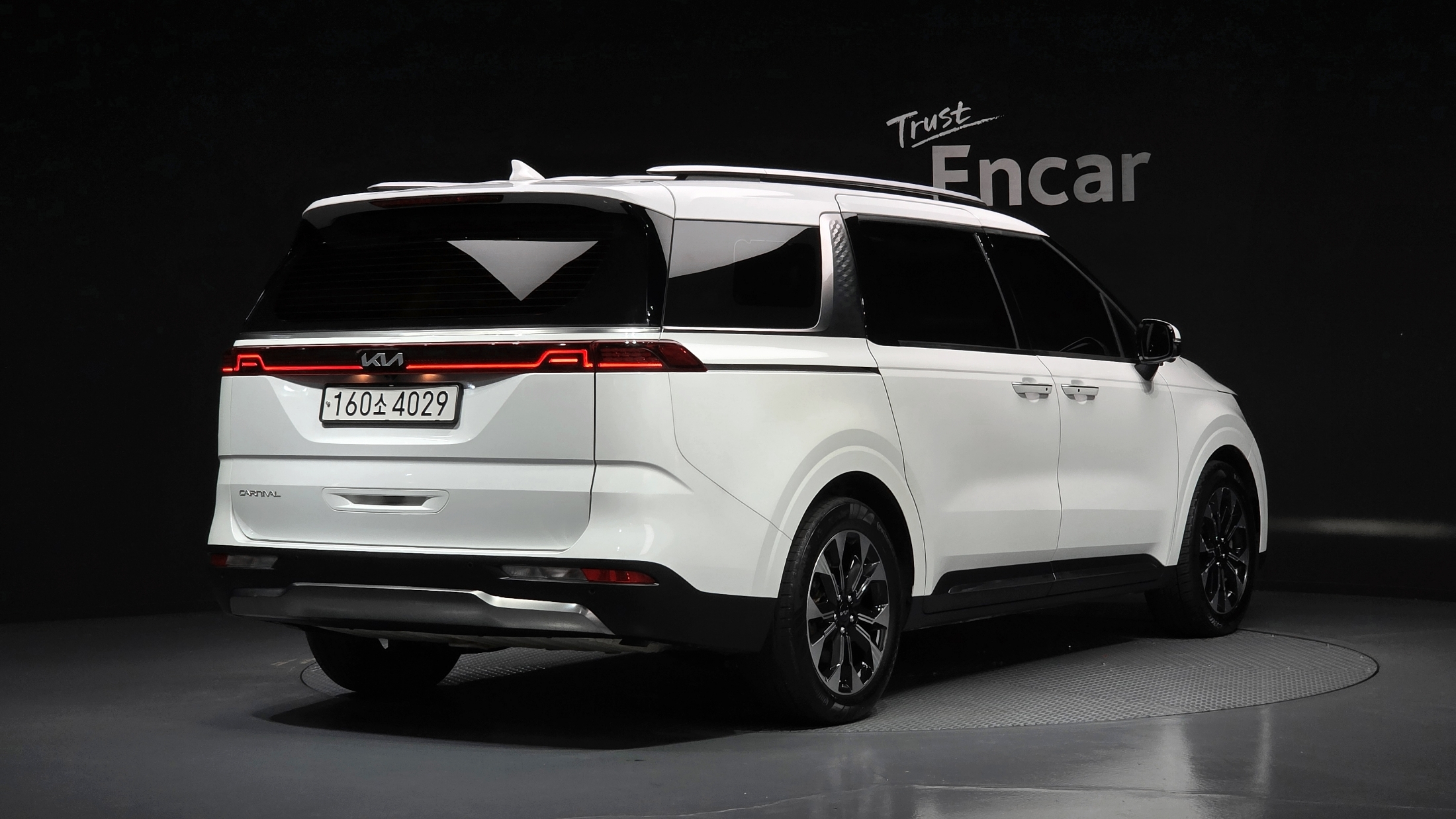 KIA CARNIVAL photo 2