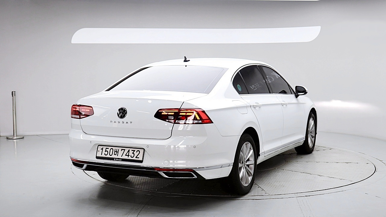 VOLKSWAGEN PASSAT photo 3