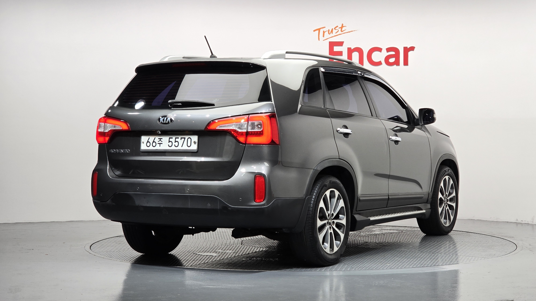 KIA SORENTO photo 2