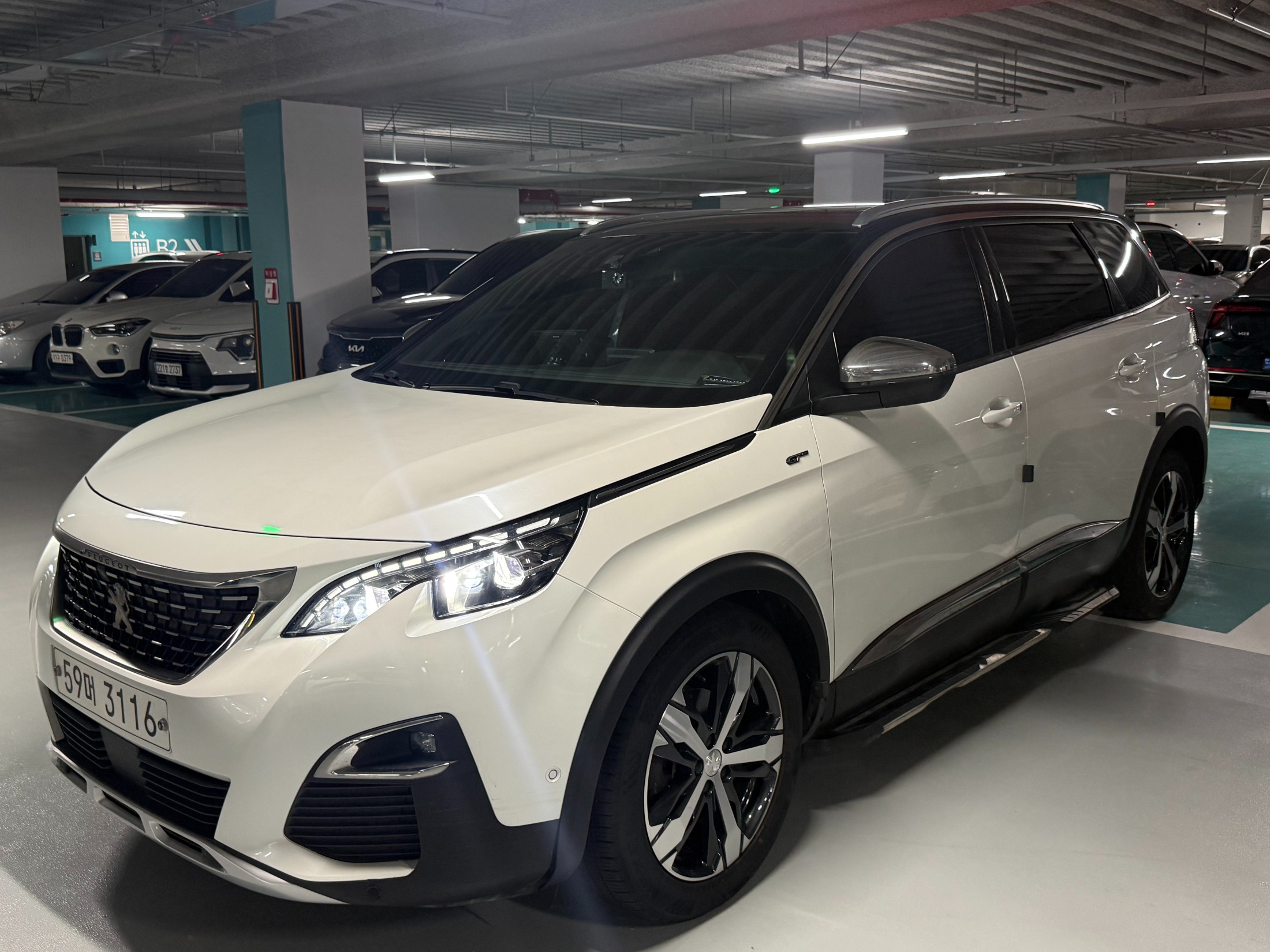 PEUGEOT 5008