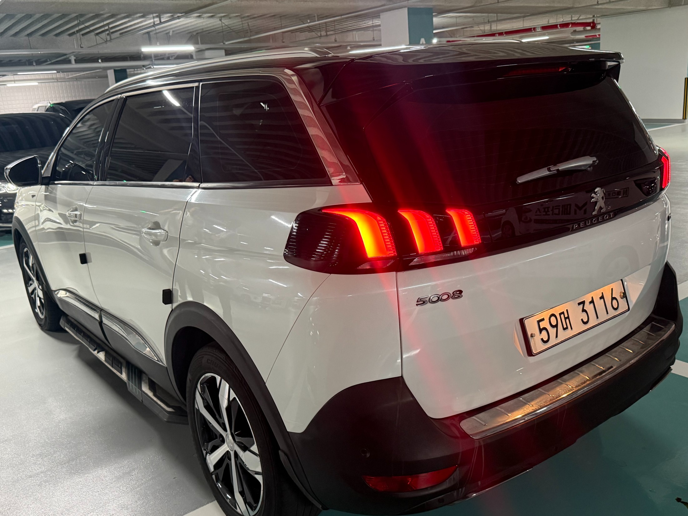 PEUGEOT 5008 photo 2