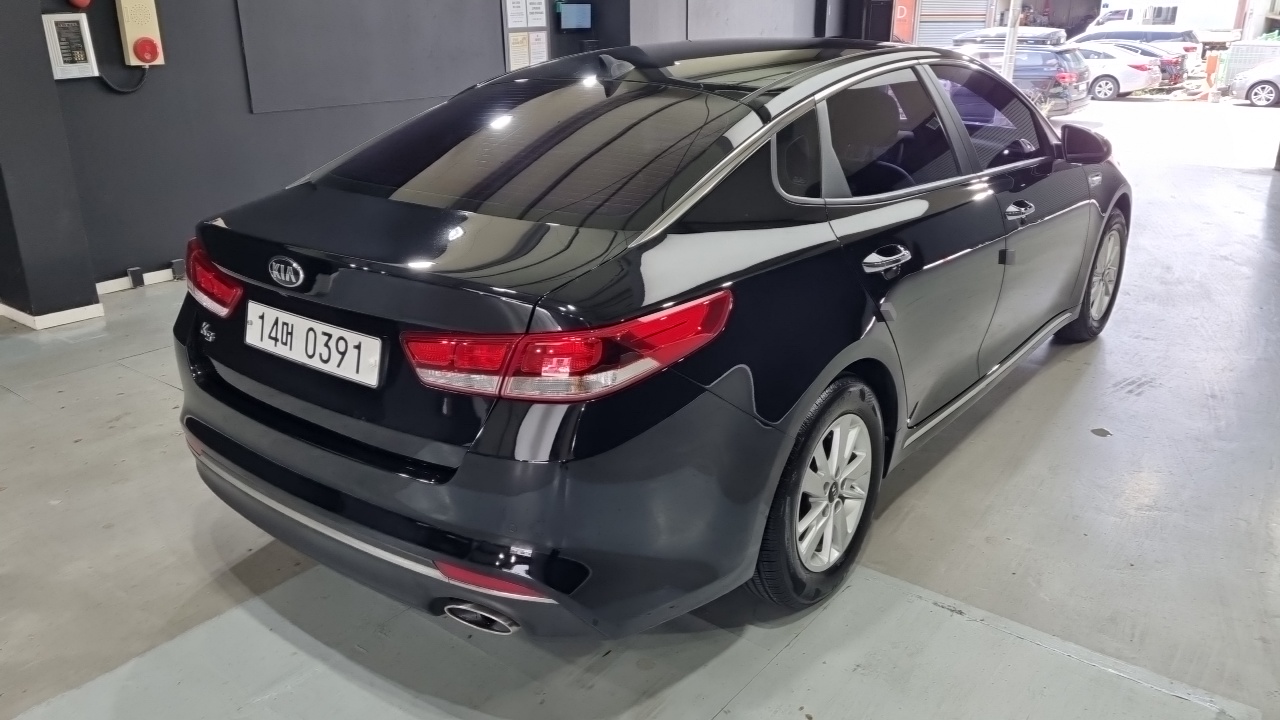 KIA K5 photo 2