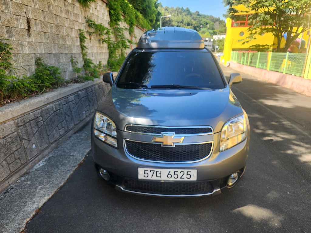 Mazda Bongo front view