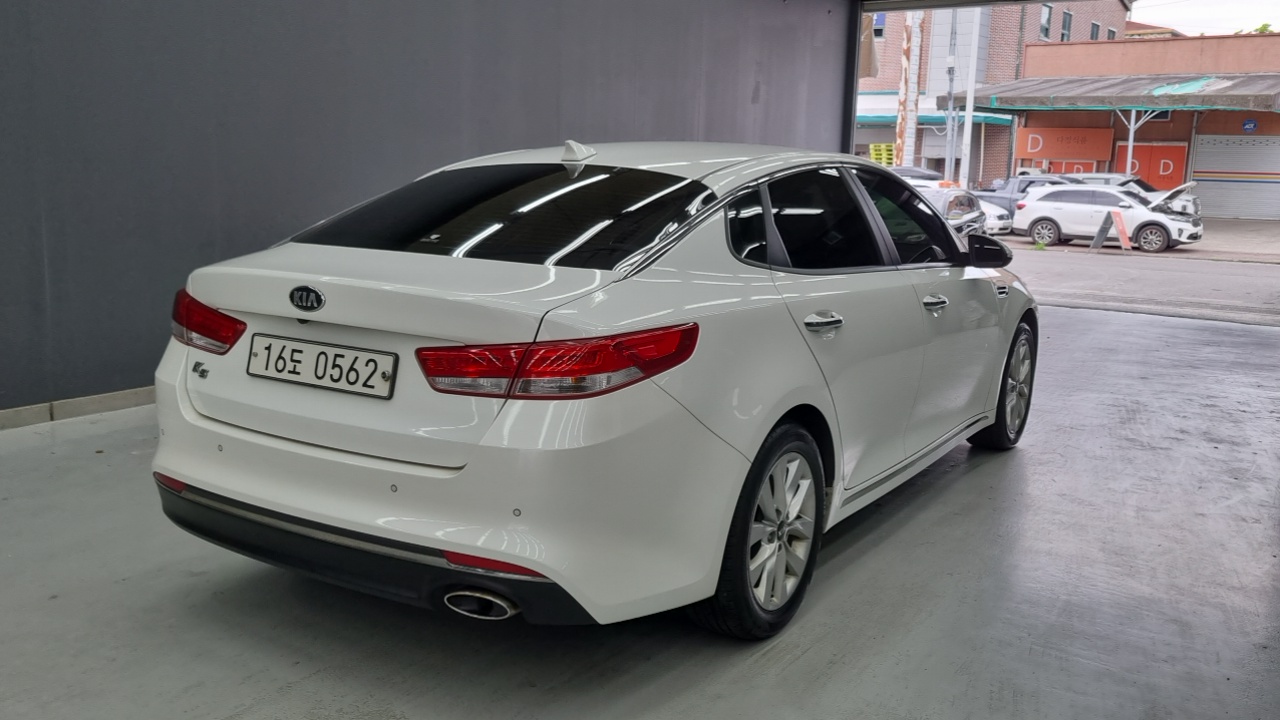 KIA K5 photo 2