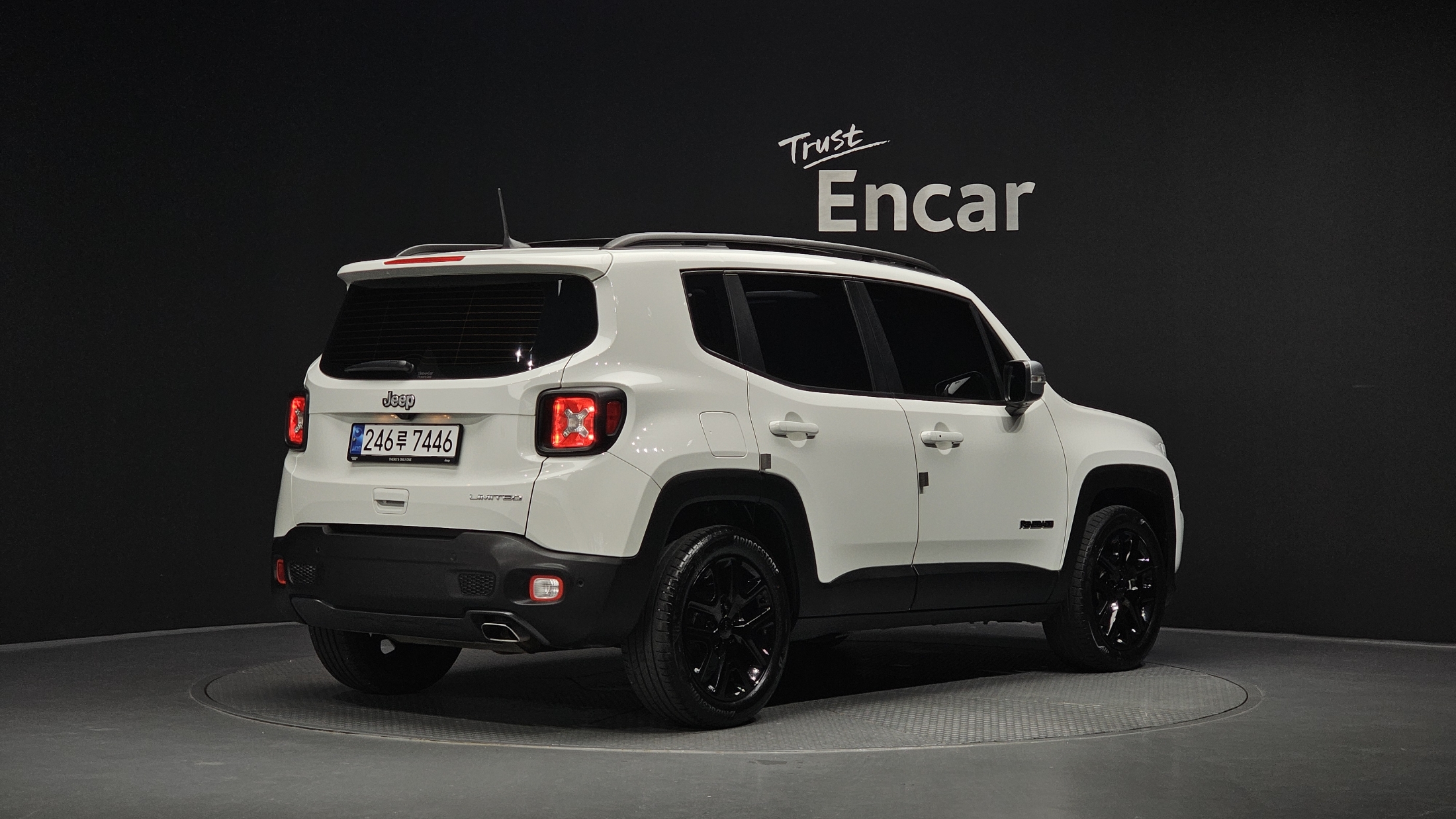 JEEP RENEGADE photo 2
