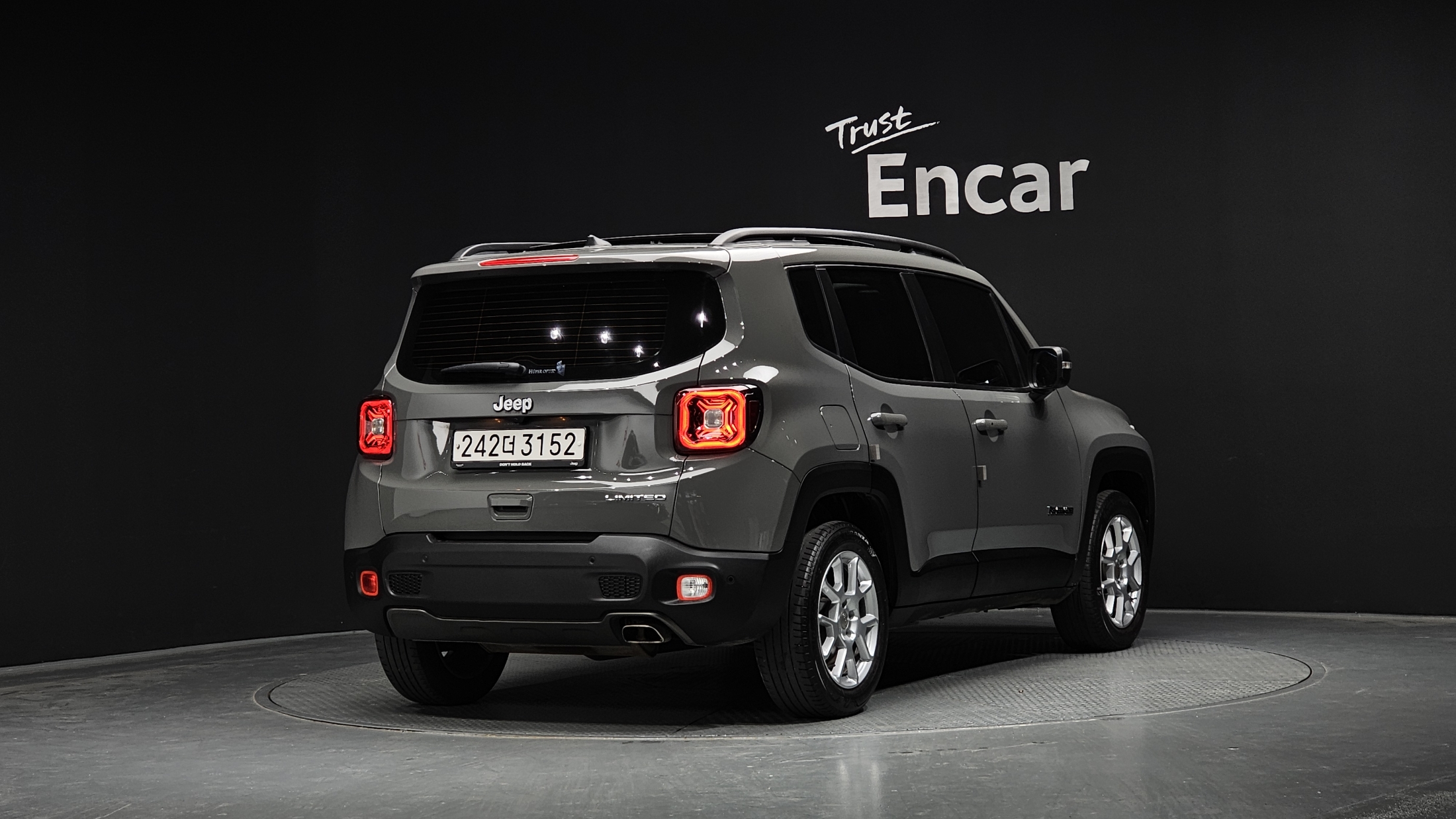 JEEP RENEGADE photo 2