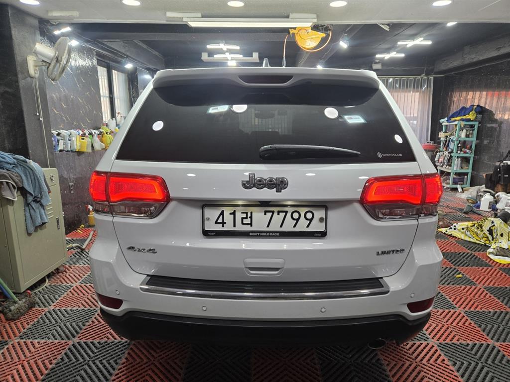 JEEP GRAND CHEROKEE photo 2
